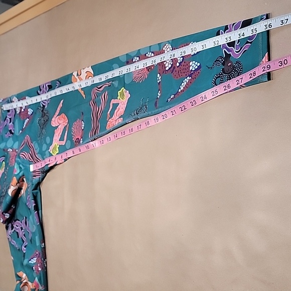 Pitaya Size M Teal Green with Abstract Ladies Graphic Yoga Leggings - Picture 9 of 11